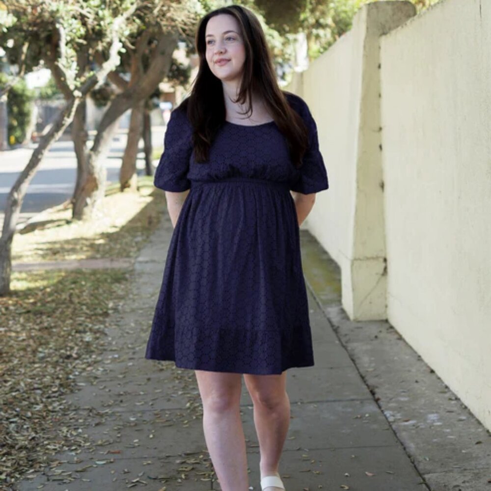 Kindred Bravely Dahlia Eyelet Maternity & Nursing Dress Size M in Navy NWT in PK